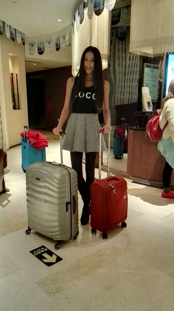 ExtremeModelM's tweet photo. #missmodeloftheworld2015 #travelinstyle #SamsoniteSA #travellight @sune.botes @Samsonite_SA @KryolanSA https://t.co/yuAw4Zh8zT
