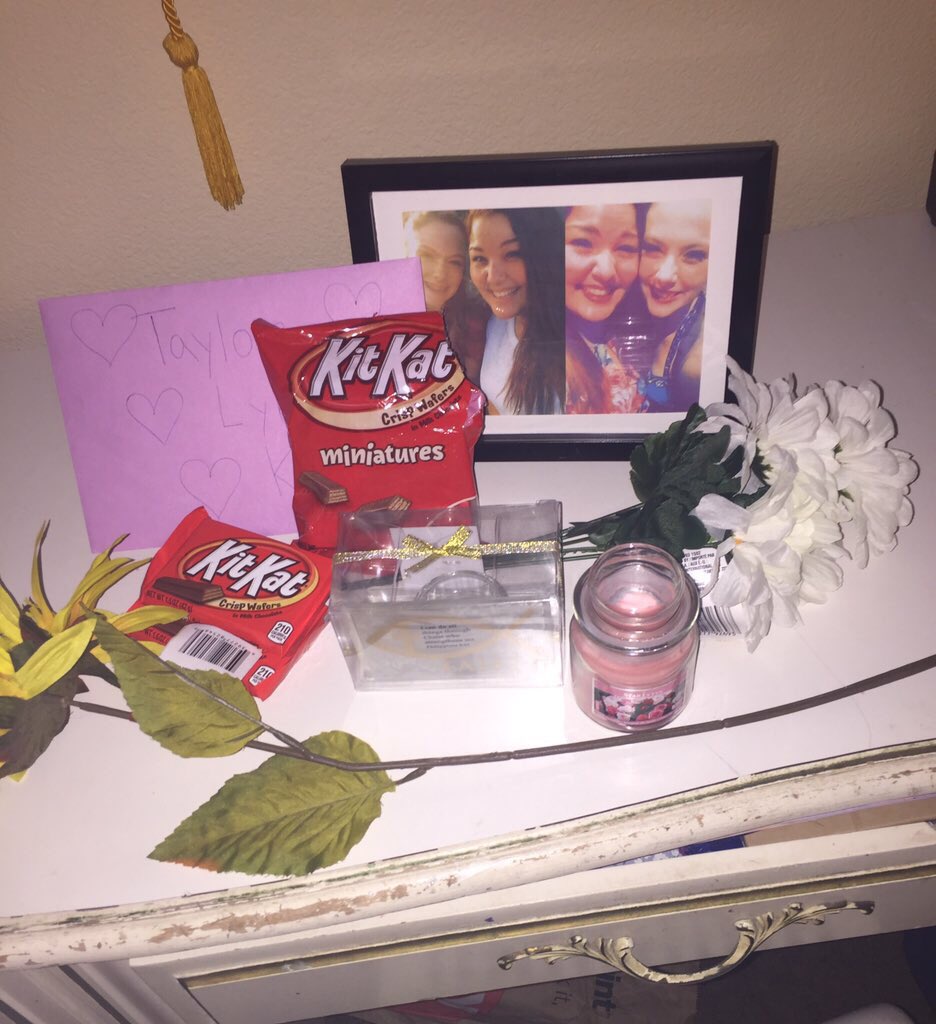 tayykeck's tweet photo. AHHH what would I do w/o my sara. this meant SO much to me. thank YOU. I love u more than I can explainโค๏ธ #spirthday https://t.co/R5WlNXMH4h