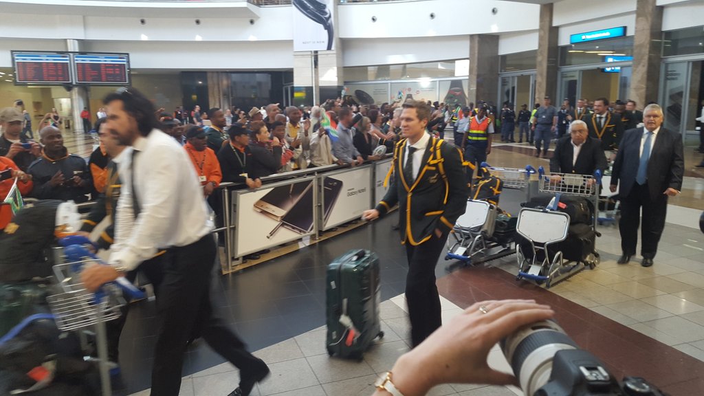 ewnreporter's tweet photo. #BoksAreBack The first few members of the @Springboks squad has arrived. https://t.co/0SBkKuX2g3