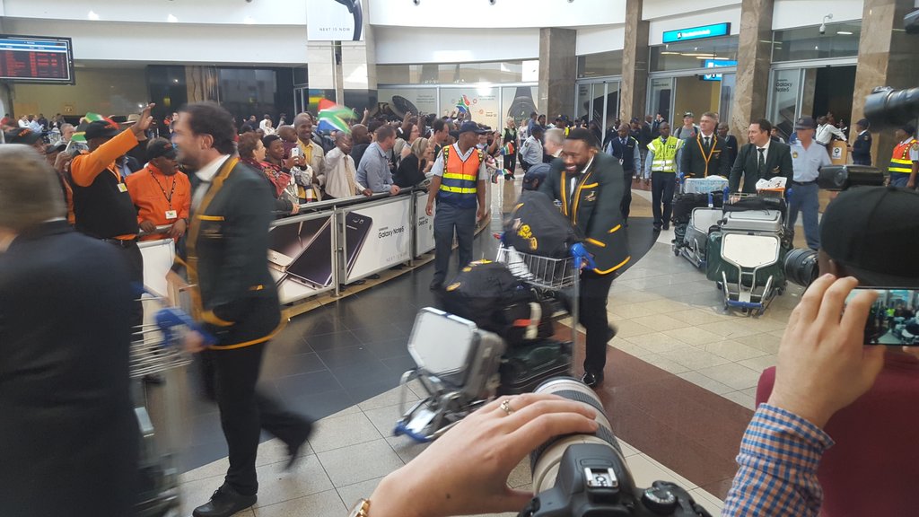 ewnreporter's tweet photo. #BoksAreBack The first few members of the @Springboks squad has arrived. https://t.co/0SBkKuX2g3