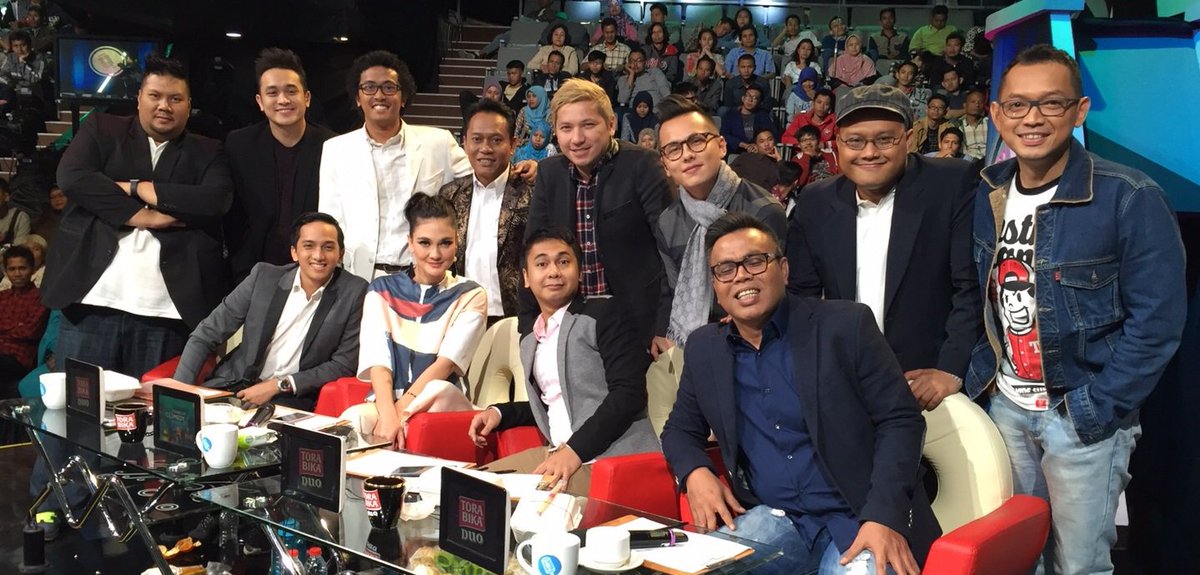 moon_lights26's tweet photo. wow RT @IndosiarID: Wow ada @LunaMaya26 @radityadika &amp; @GePamungkas loh di #StandUpAcademy malam ini pkl 20.00 WIB https://t.co/KOjGNqZ2t8