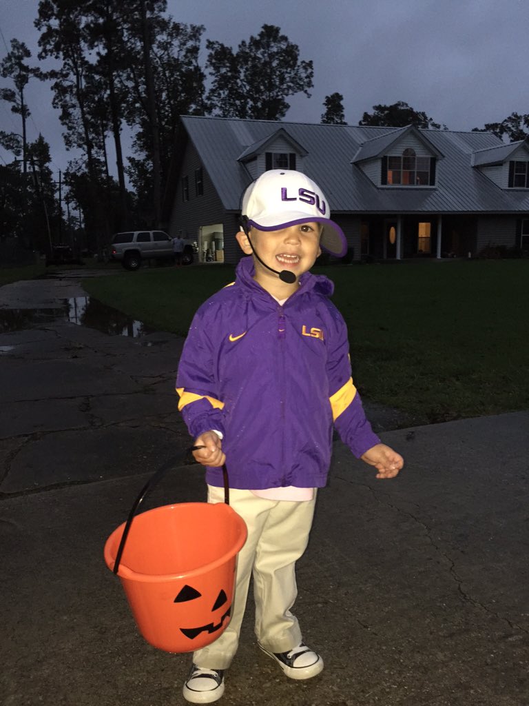 jenthillet's tweet photo. @LSUCoachMiles. Happy Halloween from Fuller Miles Thillet! https://t.co/vRQHPaS3Wg