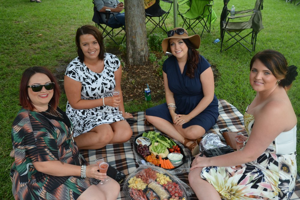MbkChronicle's tweet photo. #MuswellbrookCup fun at Skellatar Park @thebrookracing Pics: @bennymurph10 and Betina Hughes https://t.co/Nk0XMJKWWo https://t.co/L7ia7tzQST