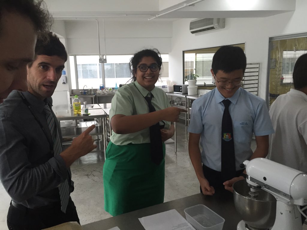 GISFrench's tweet photo. Qui a mangé tout le chocolat? #GISLearning https://t.co/hjdVrvRZPo