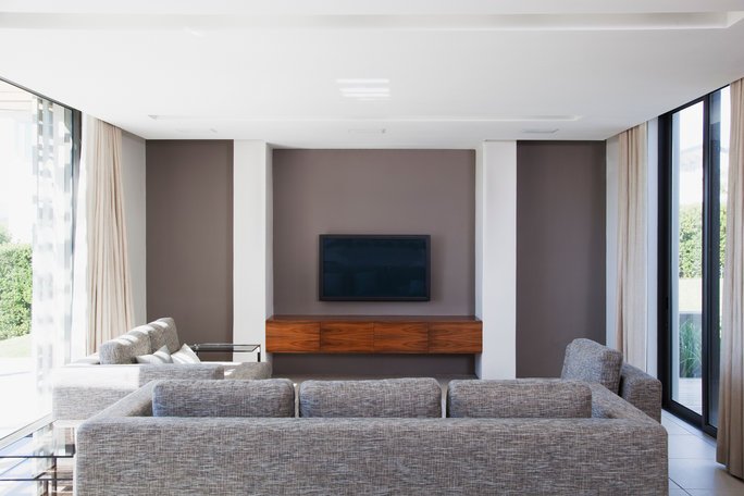 InStyle's tweet photo. 4 ways to create the perfect binge-watching space: https://t.co/8CVLGZVLZd https://t.co/oEWstwvnPi