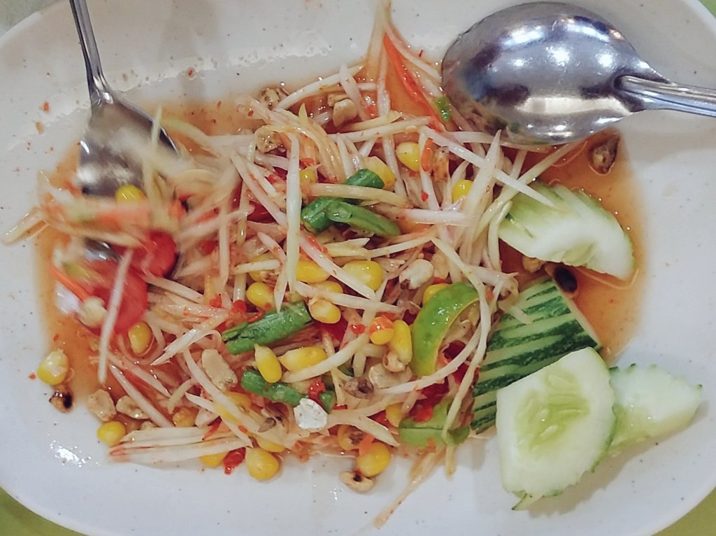 htet_hh's tweet photo. ~~ nvr say No to papaya salad ~ππ ~~ #2ndplate https://t.co/wKLGnhavzy