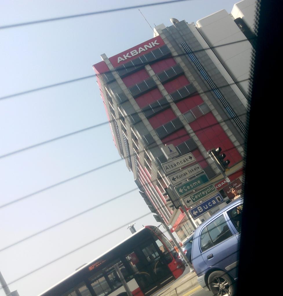 Gunaydın. İzmir'i terkediyorum bu sabah hüzünlüyüm