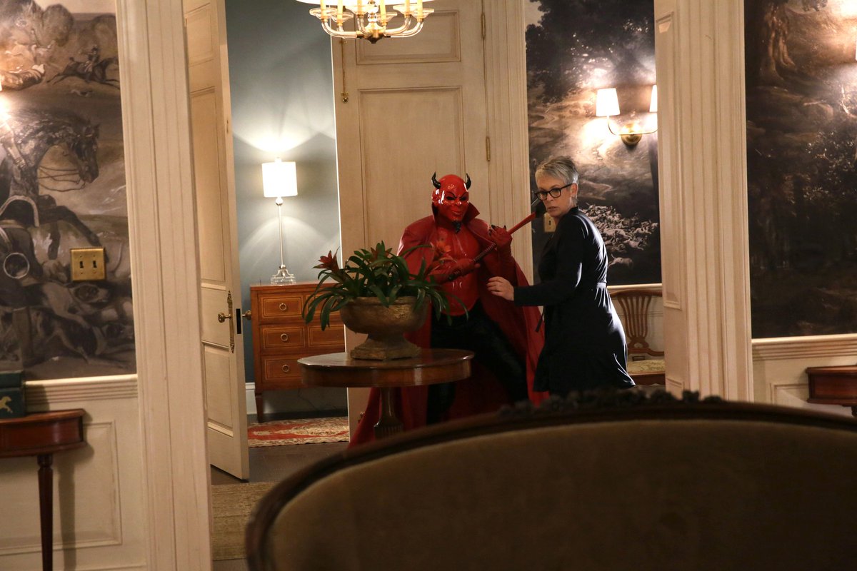 ScreamQueensTV's tweet photo. 15 PICTURES from #ScreamQueens Episode 1×08, “Mommie Dearest” (NOV 10th) - View them @ https://t.co/REQTn6tLnd https://t.co/LKRhNqrgYo