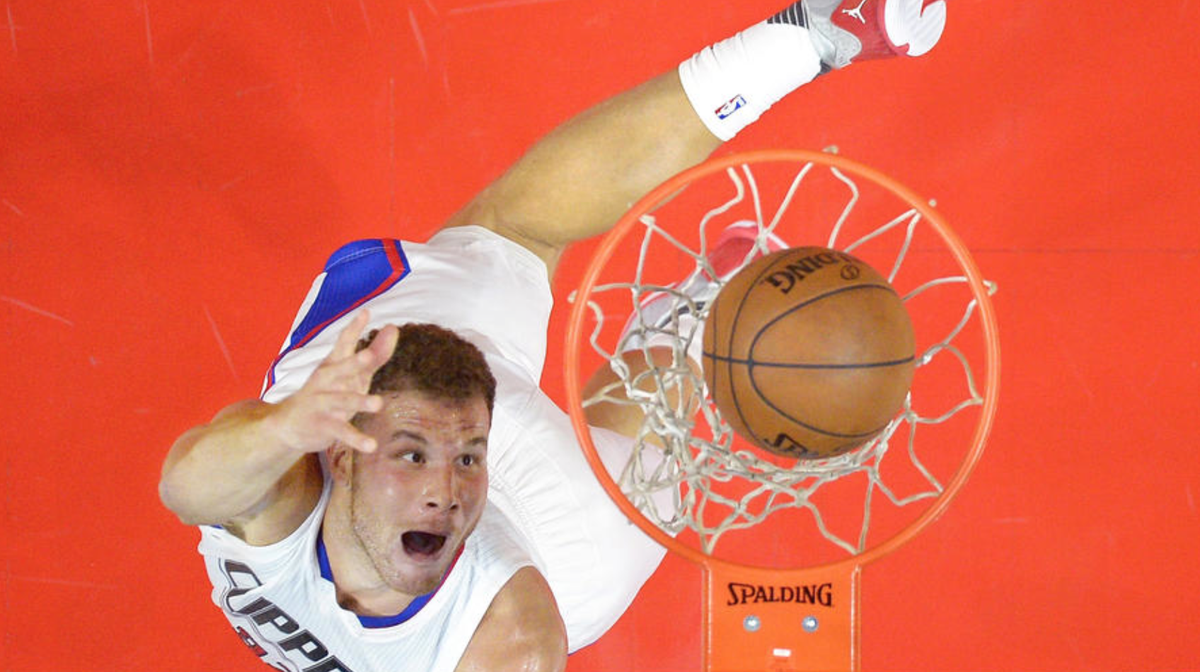 ClippersNation1's tweet photo. Talk about a killer start to the season!
4-0
Blake dropping some heat on the Suns.... #BeastMode https://t.co/6V8tRsPjUe