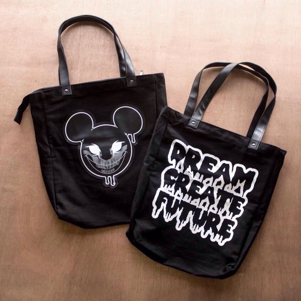 Dreambirds's tweet photo. #NovemberSale TOTEBAG "MADMOUSE" from 200k >>> 150k. Go get this item special Price before fast run out! https://t.co/rL7Sv6F5JD