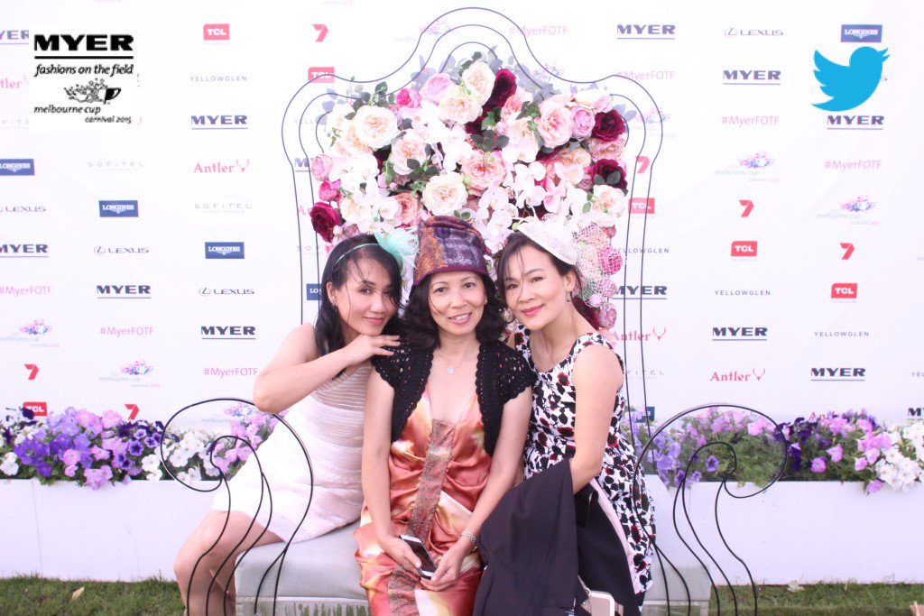 myerFOTF's tweet photo. @flemingtonVRC #MyerFOTF #EmiratesMelbourneCup #MelbourneCup https://t.co/q7wHrwOzh4