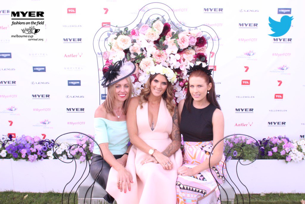 myerFOTF's tweet photo. Where fashion reigns supreme… @flemingtonVRC #MyerFOTF #EmiratesMelbourneCup #MelbourneCup https://t.co/DDLE0Rsn9S
