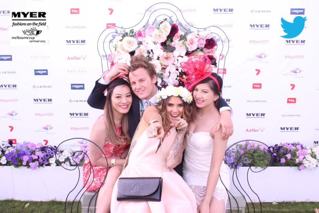myerFOTF's tweet photo. Where fashion reigns supreme… @flemingtonVRC #MyerFOTF #EmiratesMelbourneCup #MelbourneCup https://t.co/72rFFQEkXl