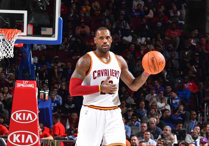 SLAMonline's tweet photo. Do The Math: LeBron James hits the 25,000-point mark, and the Warriors win by 50. https://t.co/1CzFyGPWSS #PostUp https://t.co/wSm7fAN2RG