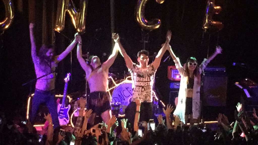 TheMusicCapital's tweet photo. Literally the best show I have ever seen!!! @joejonas @DNCE were absolutely incredible! Can't wait for a full album! https://t.co/PdydcuyWmV