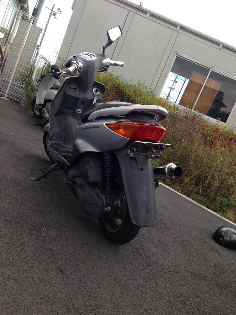 asakura1022's tweet photo. #シグナス売ります
不具合はスピードメーターだけ不動です
ガソリンメーター、��インカー
ヘッドライトはいけてます！
セル1です！
スピードも速いです！
realizeのマフラーもつけてます！ https://t.co/Dwe5IgkaGV