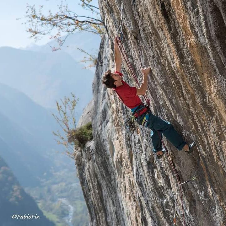 Stefano Ghisolfi vient de libérer le 1er 9b d'Italie, avec Lapsus à Andonno #escalade bravo <a href="/StefanoGhisolfi/">Stefano Ghisolfi</a>