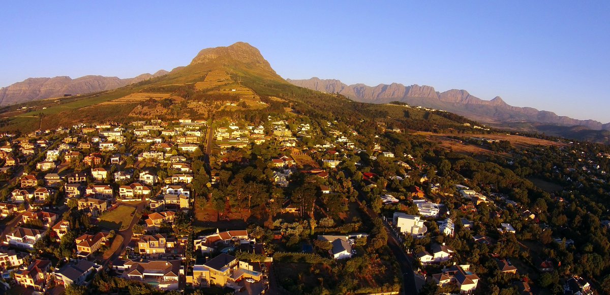 AerialPictureSA's tweet photo. The #Helderberg at before sunset ... beautiful https://t.co/NN2XfHSRAE