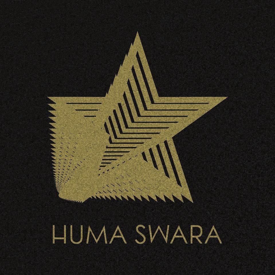 Frekuensi bintang-bintang
Suar genderang
Sudut-sudut tajam menusuk pancaindra
Untuk para bebal semoga menjadi terang