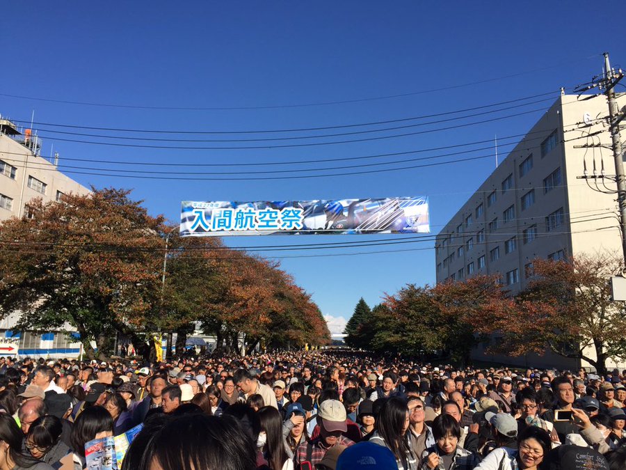 入間航空祭22の混雑状況や穴場スポットは 駐車場や屋台についても めくる日々