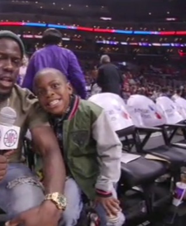 stassiunderwood's tweet photo. Hey there I am!😂💙❤️ #BeastNight #LAC @KevinHart4real https://t.co/wHDVo1rH2P