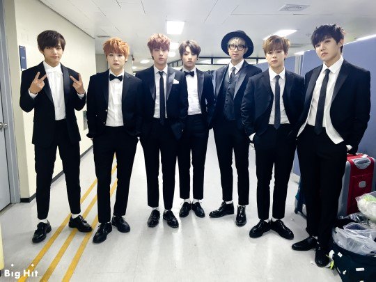 Naz_Zhang_Wu's tweet photo. BTS FIGHTING!  LOVE BTS NO MATTER WHAT! ♥♥♥♥♥☺
#AMRYFOREVER
#BTS 
#MAMA2015_VOTE https://t.co/sfjvItk2zz