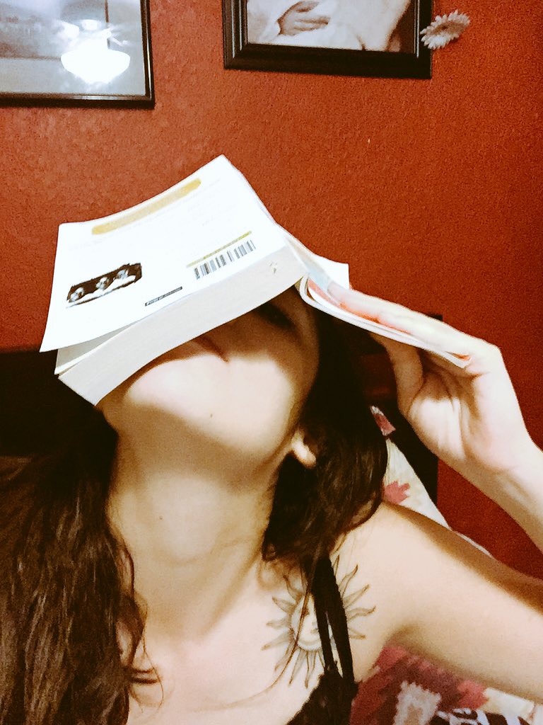 sunflowerdells's tweet photo. Me attempting to get my life together #ItsNotEasy #fuck #collegeisNOTFUN #wtfdidisignupfor https://t.co/qBS77prTNO