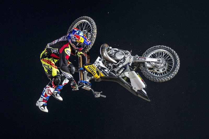 Tom pages. Мотофристайл Red bull. Мотофристайл x Fighters. Клинтон Мур мотофристайл. Том Пажес мотофристайл.