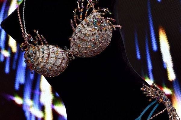 Angel Lily Aldridge reveals The $2 Million 2015 Fireworks Fantasy Bra #2