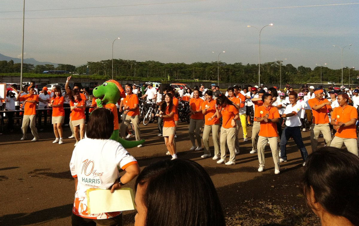 HARRIShotels's tweet photo. HARRIS Move!! #THROWBACKHARRISDAY from 2012 in #Jakarta #Indonesia https://t.co/fx3RVR1CWY