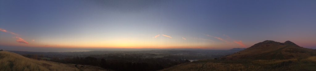 GailWatt_MF's tweet photo. Glorious morning in @edinburgh today #edinburgh #arthursseat #sunrise #nofilter https://t.co/yPZajvUQWi