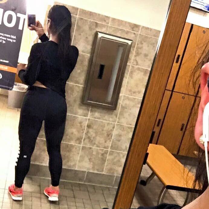 XxXJaslynLee's tweet photo. No place like home . ๐ฐ #AthleticGirls #Legday #FitBae #FitGirls #SquatOnDatAss #girlsthatsquat https://t.co/kSLSbYUpJ2
