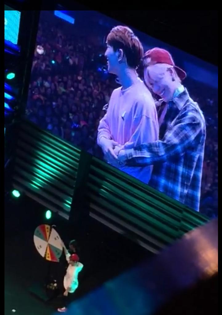 usangjinki's tweet photo. 😱😱😱
OMG! ONTAE!!!!! https://t.co/g9yOW0mRVF