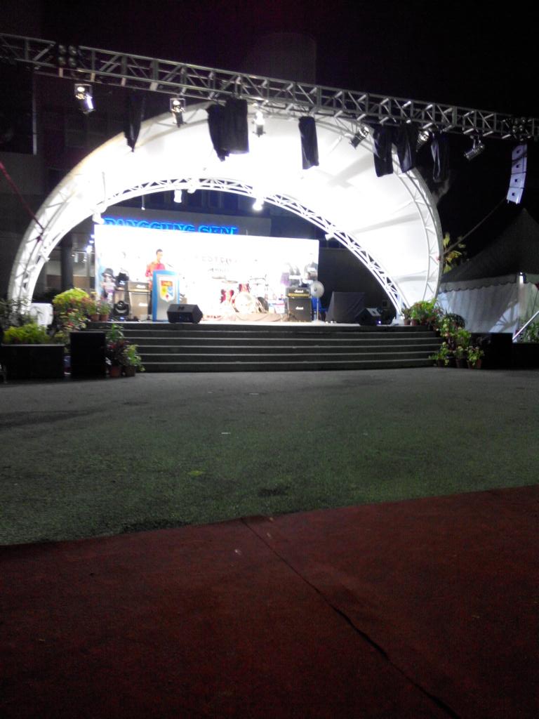 KKUKM43's tweet photo. Sedang berlangsung ucapan daripada ketua pengarah #kkukm43 #majlispenutupkarnivalkonvo43 @UKMtwt https://t.co/xREFCMq2Tm