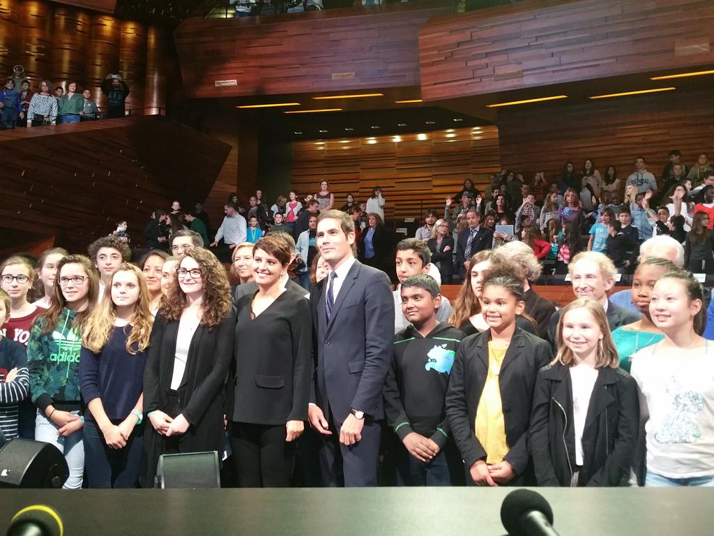 Ecologie_Gouv's tweet photo. 1000 collégiens vont présenter leurs solutions pour #maplanete aux organisateurs de la #COP21 https://t.co/mBLlWUQcpC