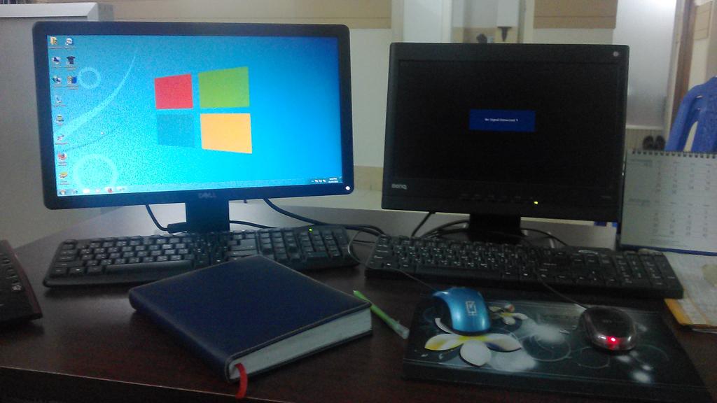 Im_Azmir's tweet photo. Enjoying works with server #busy_time https://t.co/WWsH9vrYLs