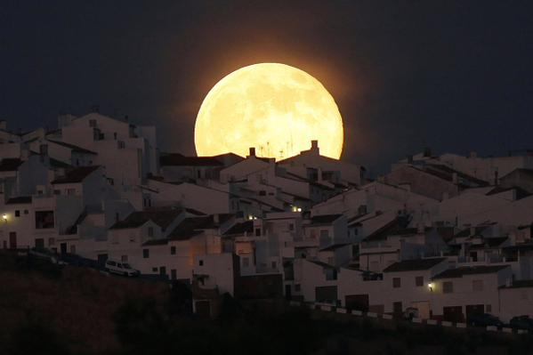 _Paisajes_'s tweet photo. Superluna de verano en Olvera (Cádiz). https://t.co/I5H6zW4nsy