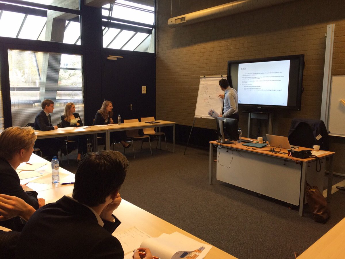 #Fakton is aanwezig op de #TilburgCareerDays, Mark Kuijpers trapt af met de case voor de enthousiaste studenten!
