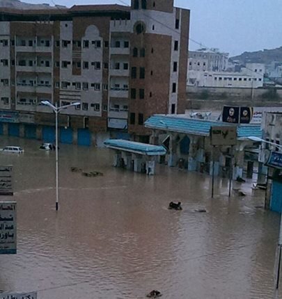 billmckibben's tweet photo. First grim pictures emerging from Yemen, deaths being reported in wake of unprecedented cyclone Chapala https://t.co/bAcFK3CIlA