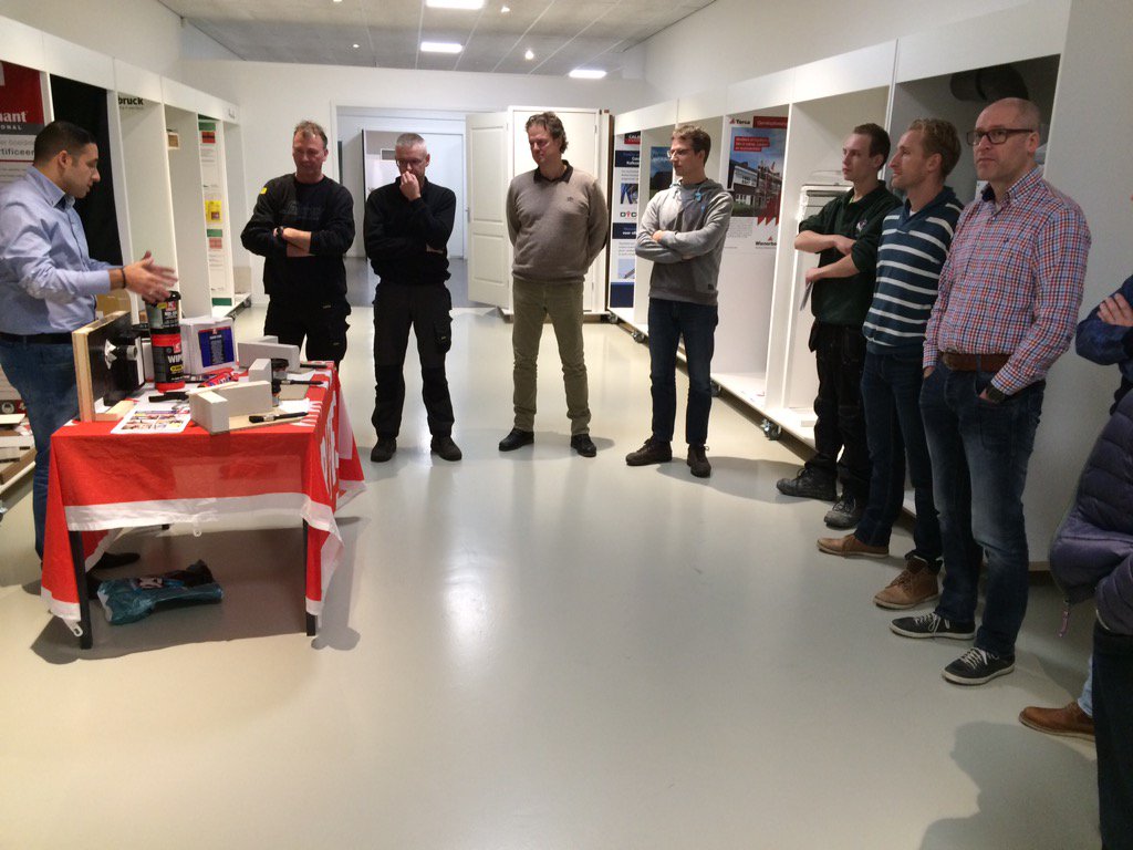RKB_Greenworks's tweet photo. Vakmanopleiding tegelzetter @Apeldoorn in volle gang. Leuke groep &amp;leergierig! https://t.co/vq11M0DBzY