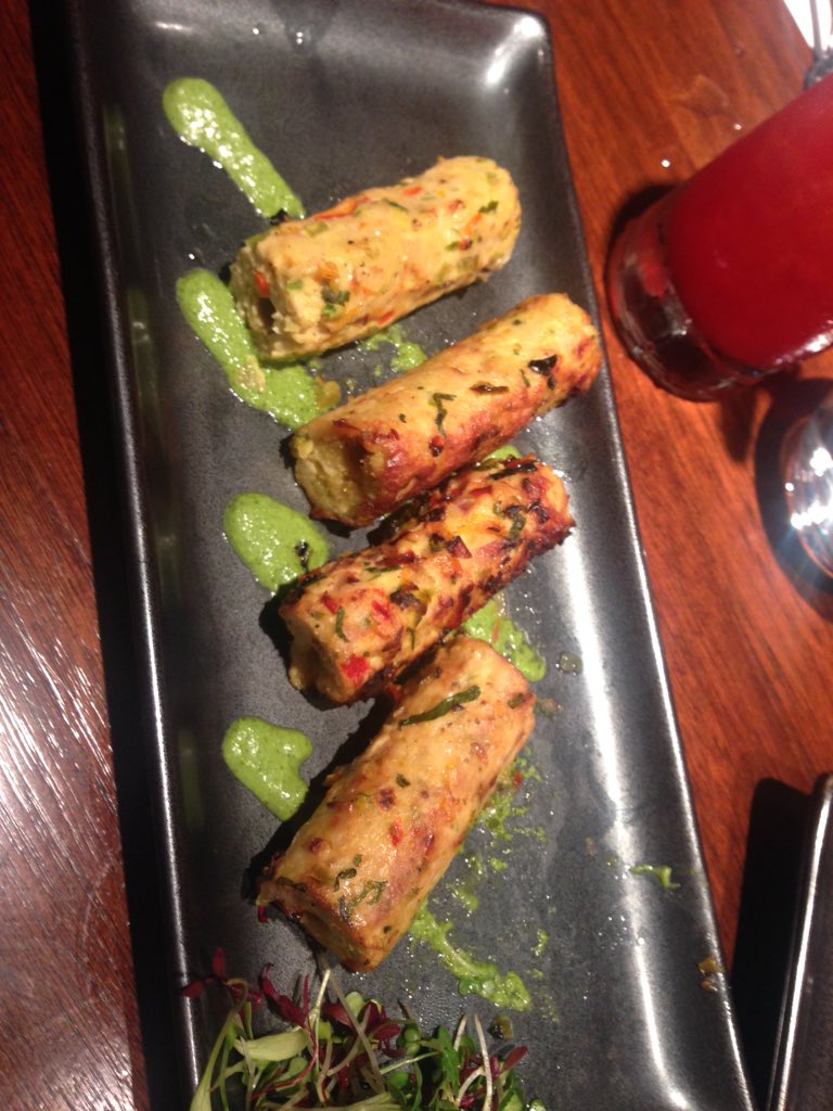 ElateMagazine's tweet photo. Beautiful #food from an exquisite land. Learning about #uttarpradesh @UP_IndiaTourism's #dinner @MintLeafLondon 🍲🍆 https://t.co/yAosuEssl8