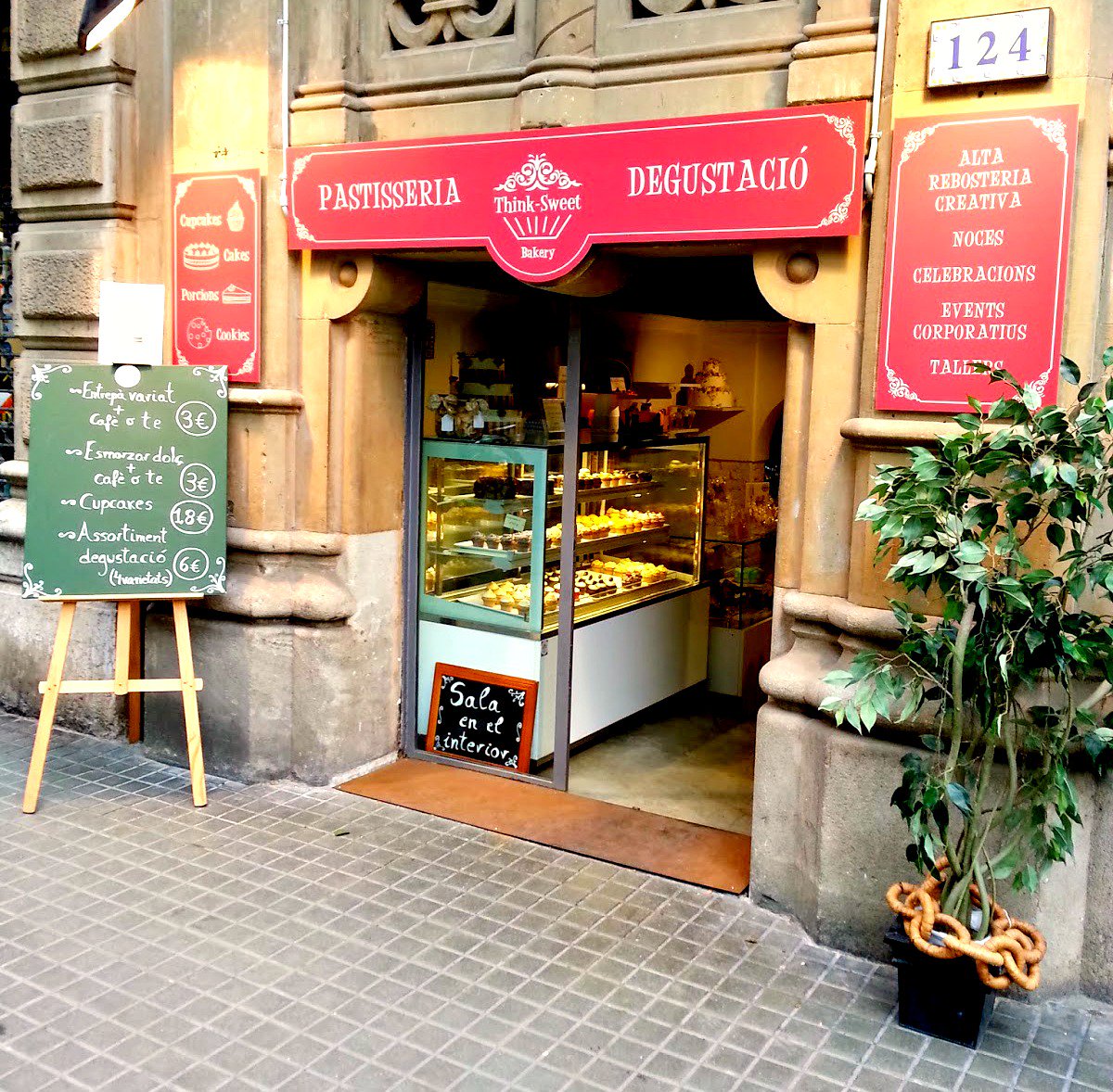 ApartmentBCN tweet picture