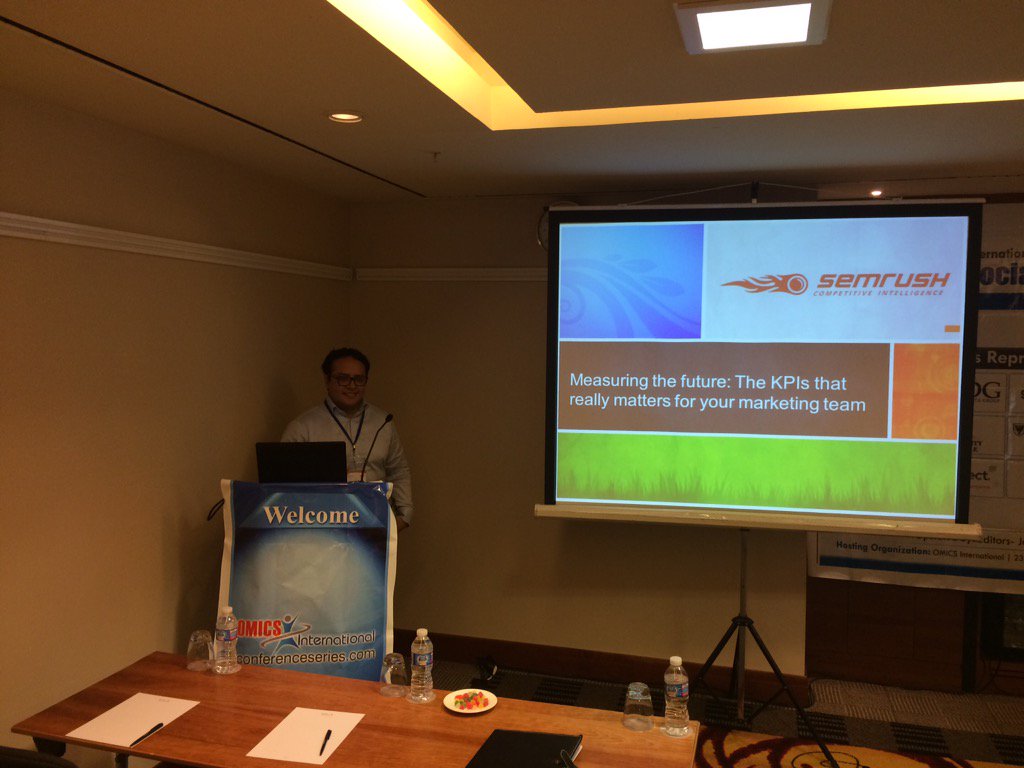 semrush_es's tweet photo. Ahora empieza la ponencia de @FernandoSEMrush en el #AddMark-2015 https://t.co/V7w7ilGNSo
