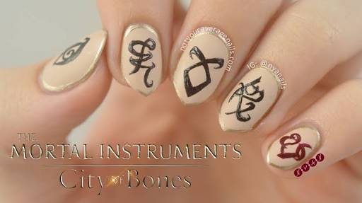 ayvemaria's tweet photo. This nail art. 😍 @TMInstruments https://t.co/IVJNWNokhb