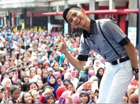 Ya Allah.. Kami hiraukan mereka yg menghina kami
Tetapi beri kami kekuatan agar bisa sabar dalam hujatan mereka
Amin