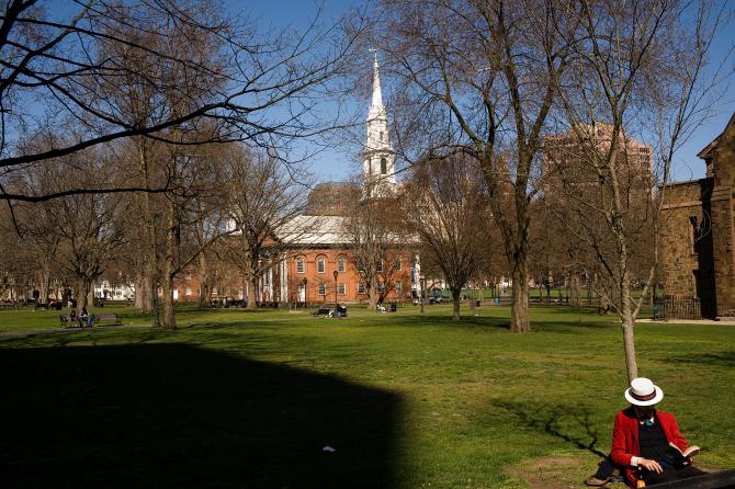 TheRoot's tweet photo. Black Yale student turned away from frat party and told its for 'White Girls Only': https://t.co/5JjPwaOiZU https://t.co/ujWtyKZOB3