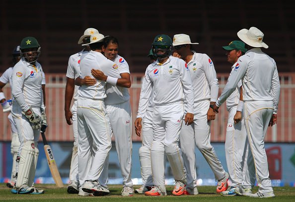 BBCSport's tweet photo. ALL OUT

Ben Stokes is bowled by Malik

England are 306 all out, a lead of 72 https://t.co/ec65VgQ1hd  #PAKvENG https://t.co/UHYNiiEBBM