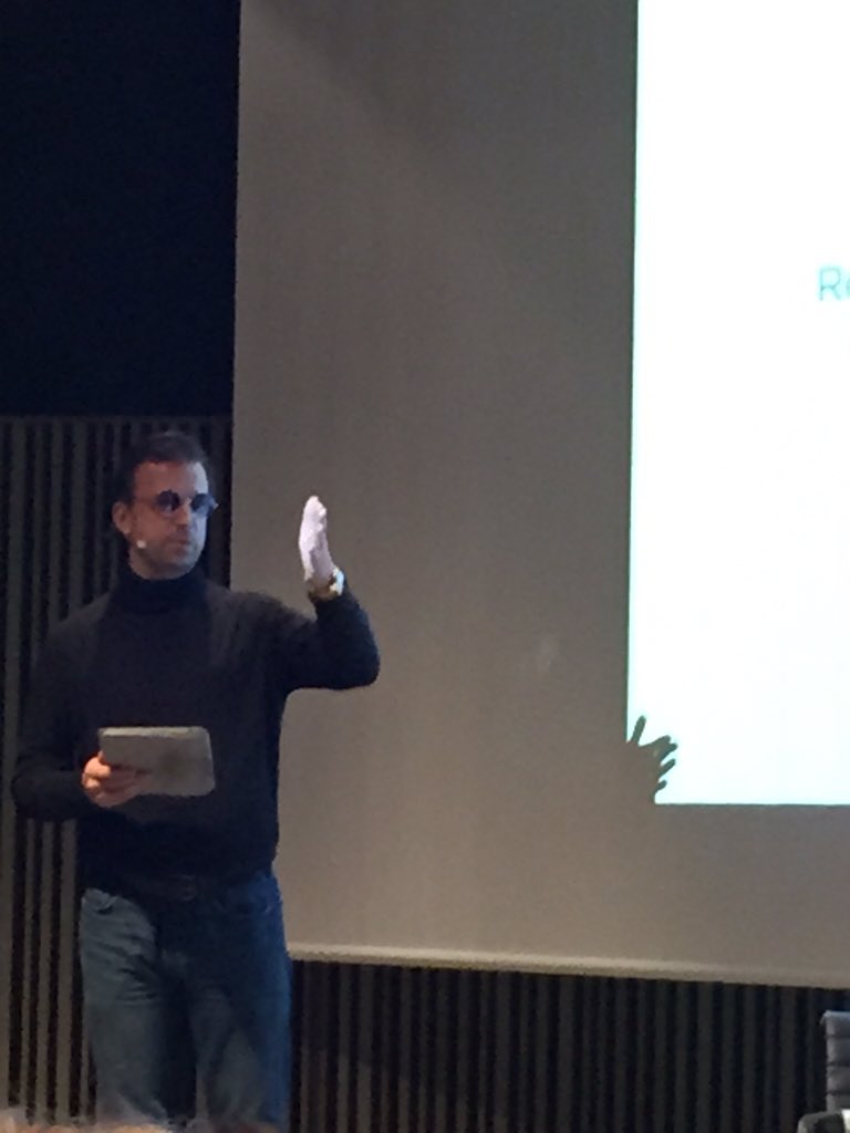 carlosduranbast's tweet image. You need courage to talk on Artists Agencies in a galerists auditorium...
Thats Alain Jobs #loop2015 #MACBAeducació