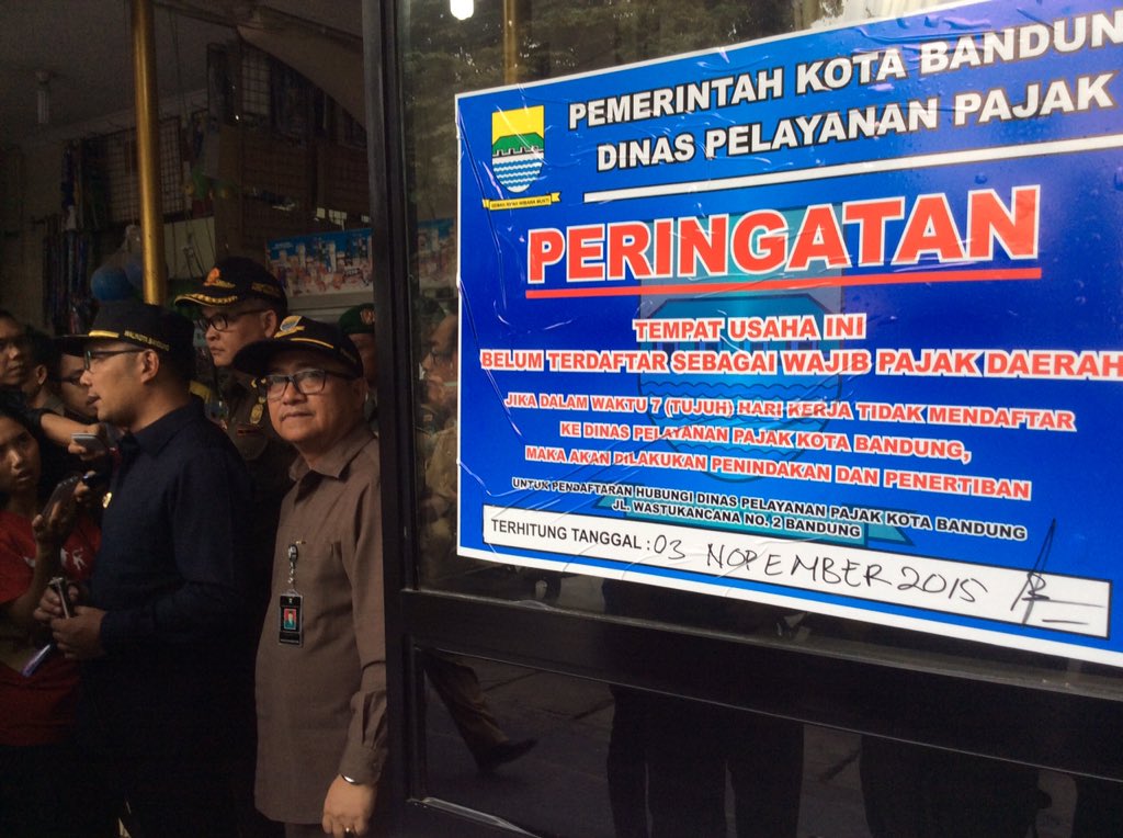 ridwankamil's tweet photo. Penertiban usaha2 restoran/hotel/rumah kost/ hiburan yg bandel tidak registrasi pajak. akan ditutup jk lewat 7 hr. https://t.co/jkNHy8hYwI