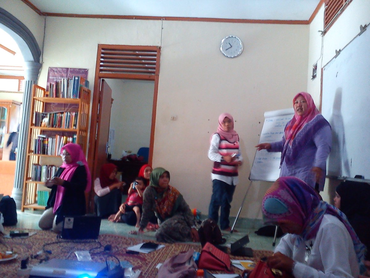 sp_aceh's tweet photo. SP Aceh melakukan penguatan kapasitas bagi fasilitator ttg pemantauan berbasis web-system dlm memantau hak perempuan https://t.co/e4zwOzMEqD